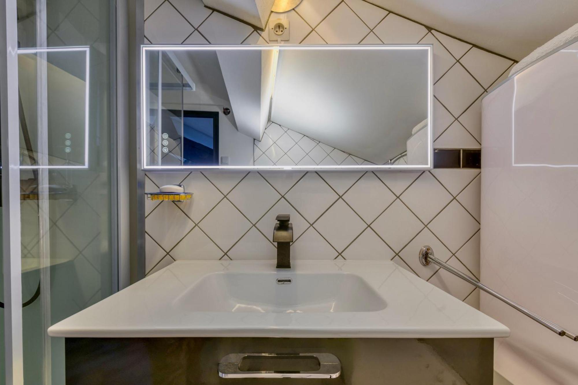 Luxe Appart'Hotel Le Roitelet - Tullins Hypercentre - Parking Gratuit * Tullins